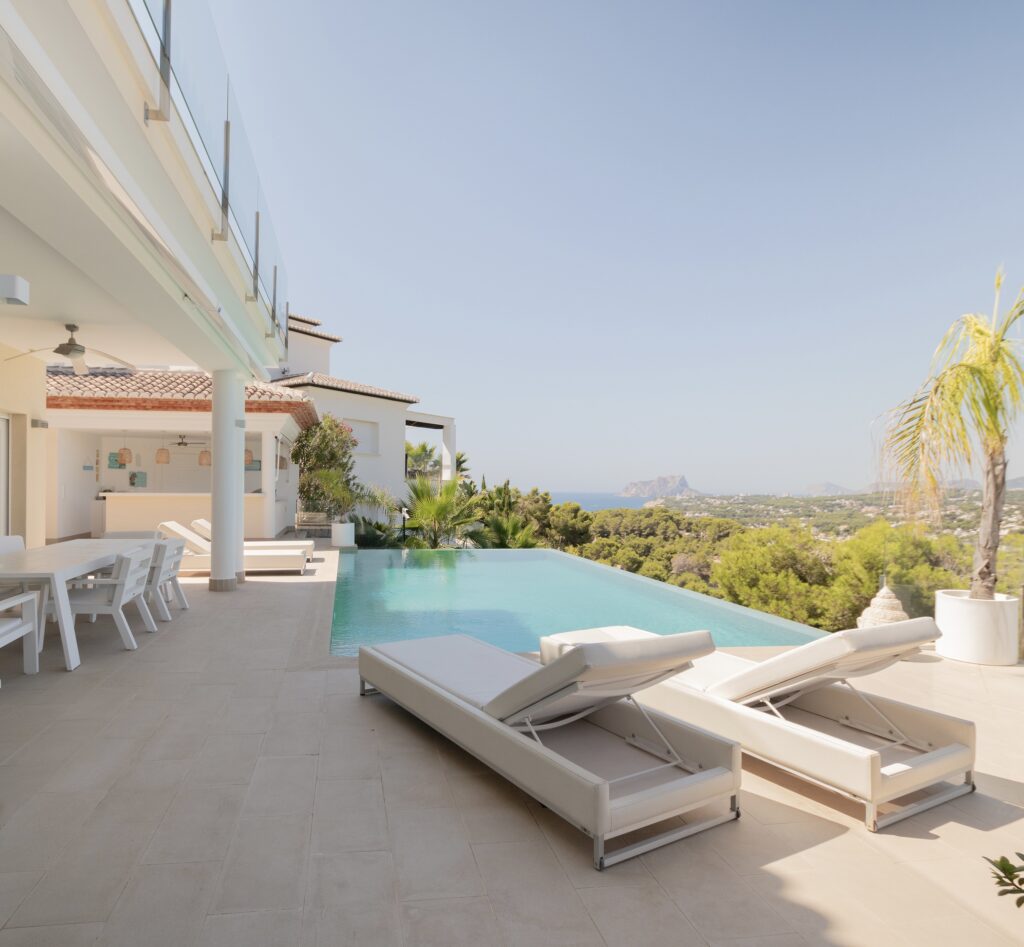 F024 | TRIPLEX LUXURY VILLA WITH STUNNING SEA AND MOUNTAIN VIEWS