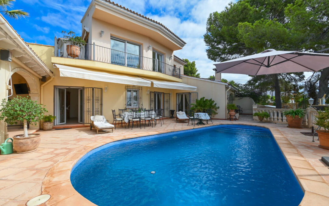 F033 | Elegant Villa with stunning Peñón and Sea Views in San Jaime (Benissa)