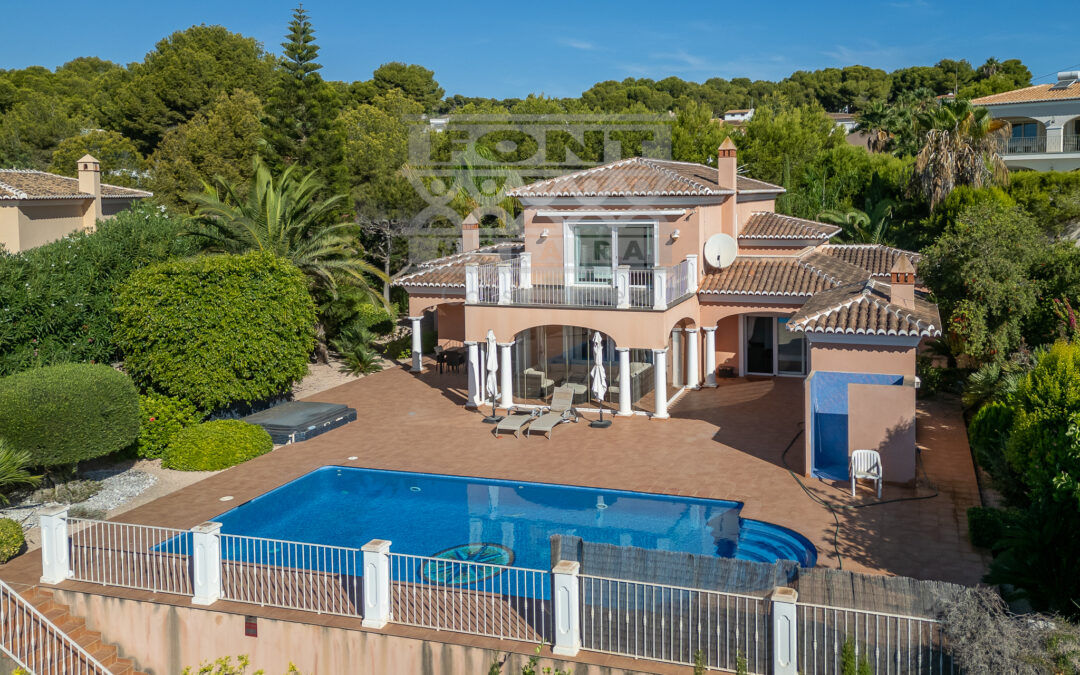 F028 | SECOND LINE VILLA IN THE CENTER OF MORAIRA, 2 STEPS FROM THE BEACH